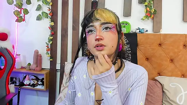 צ'אט XXX בשידור חי של MeowMota_