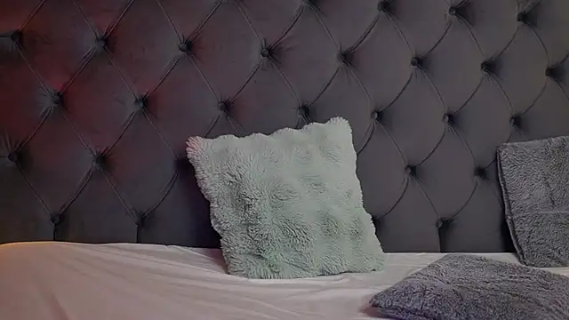 XXX chat uživo modela JadeYum