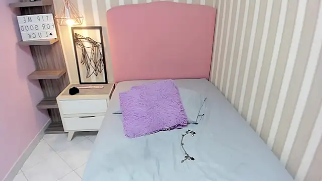 دردشة SHARLOTTE_SUITTE الجنسية المباشرة