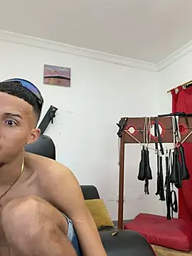 friends_lust_latin's Live XXX Chat