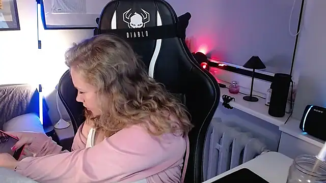 Czat XXX na żywo – holly_xglam