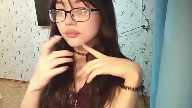 Chat +18 de DelicaBrome ao vivo
