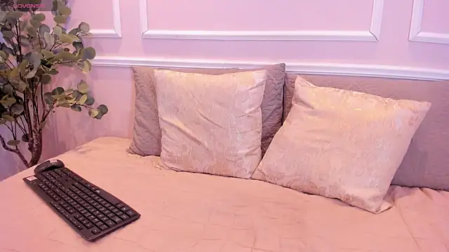 maia_lion's Live XXX Chat