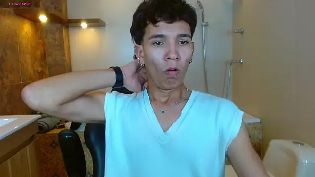Zeus_Pire live XXX chat