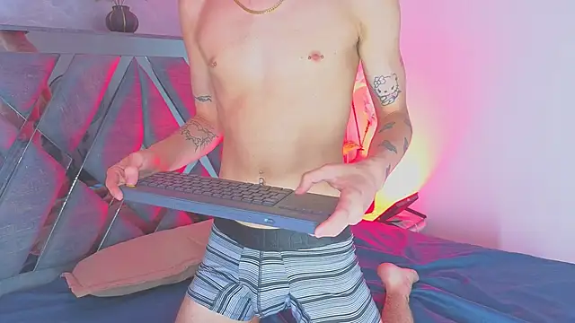 nova_salvatore লাইভ XXX চ্যাট