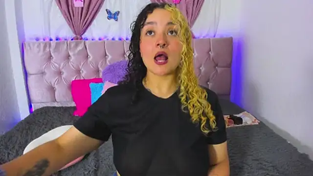 Catherine_And_Tara's Live XXX Chat