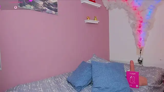 XXX chat uživo modela mia_gold_