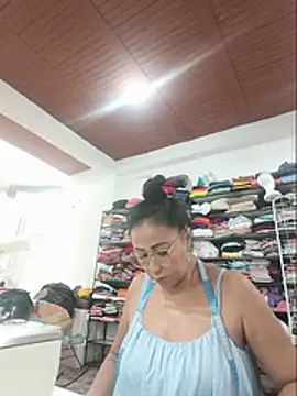 Naomy_Mature Chat XXX in diretta