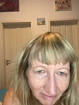 MatureKim Adlı Modelin Canlı XXX Sohbeti