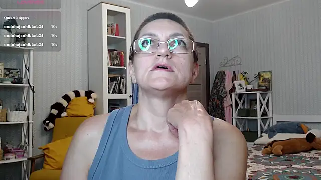 BloomingAllure élő XXX-chatje