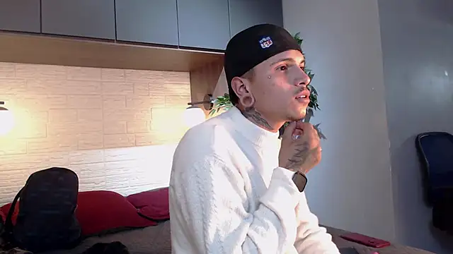 Valentino_Knox Live XXX-Chat