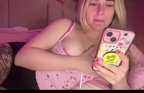Pinkiepieexo Adlı Modelin Canlı XXX Sohbeti