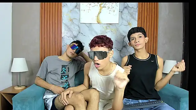 Онлайн чат XXX AVENGER_BOYS2026