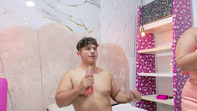 XXX chat uživo modela ParejaCurvy20