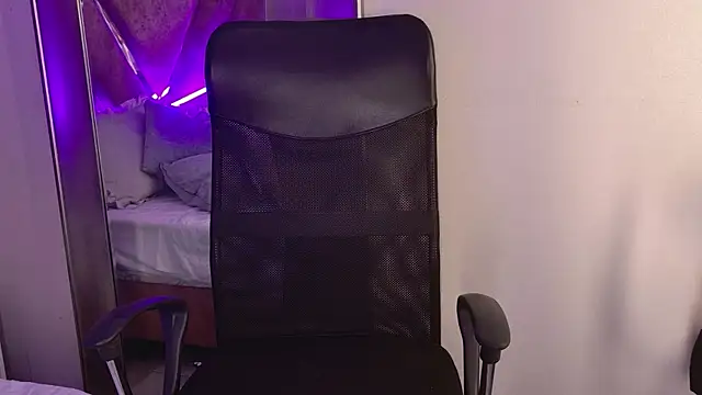 AmmyJones_'s Live XXX Chat