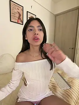 ZaraLuuv's Live XXX Chat