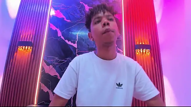 Chat +18 de Amers_bigcock ao vivo