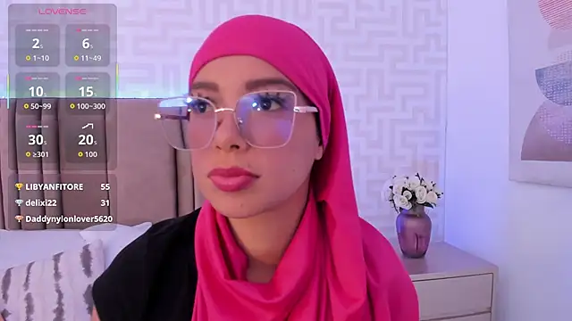 naishaa_'s Live XXX Chat