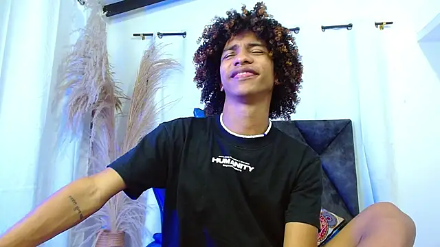 Chat +18 de angelll18_ ao vivo