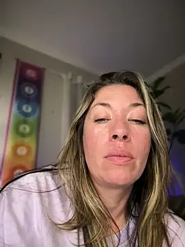 Czat XXX na żywo – MiraKisss