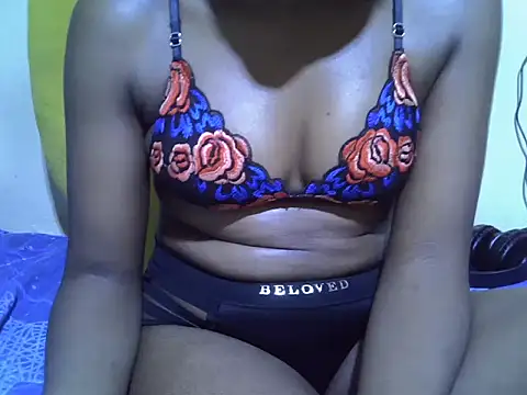 Melia0 Adlı Modelin Canlı XXX Sohbeti