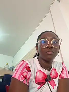Chat XXX en directo de ZahhyFrequency