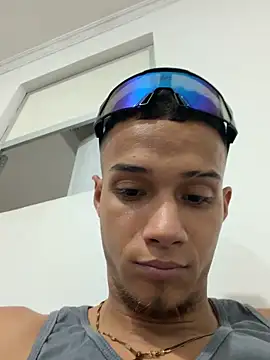 friends_lust_latin's Live XXX Chat