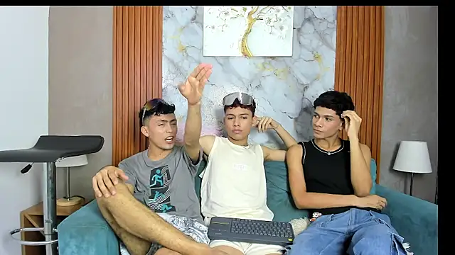 Chat +18 de AVENGER_BOYS2026 ao vivo