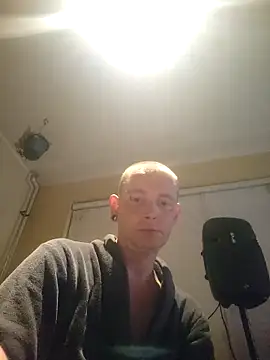 XXX chat uživo modela piercingpik