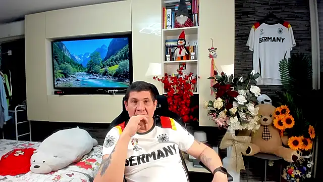 SpartacusDaddy48 Adlı Modelin Canlı XXX Sohbeti