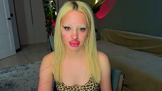 Luna_Beverly Adlı Modelin Canlı XXX Sohbeti