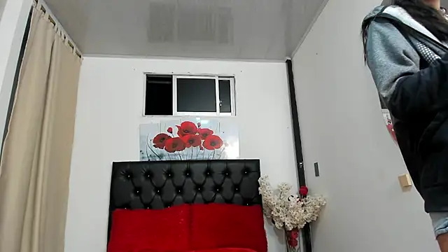 pinky_f00x's Live XXX Chat