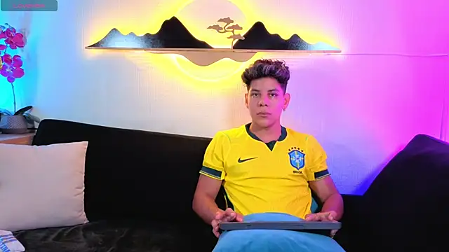 הופעת וובקאם של Almiboys
