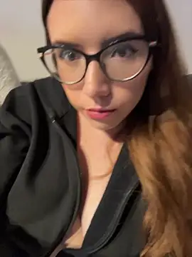 Chat +18 de AliceMtz ao vivo