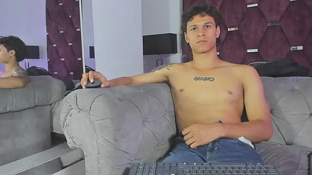 TonyBenedetti élő XXX-chatje