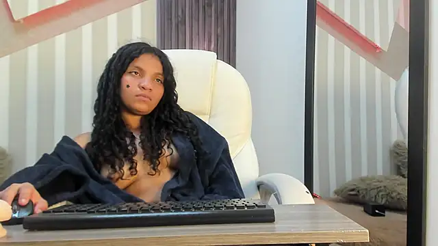 LittleeStar's Live XXX Chat