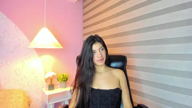 LILY_BRM Adlı Modelin Canlı XXX Sohbeti