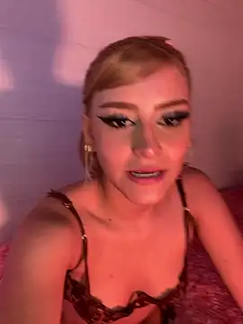 ivy-777 Adlı Modelin Canlı XXX Sohbeti