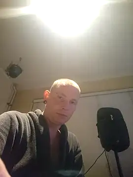 piercingpikn Live XXX chat