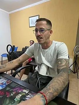 Chat +18 de MeladoDiMel ao vivo