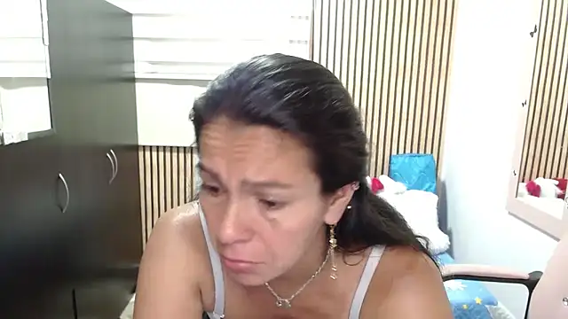 แชท XXX สดของ camilavargas_