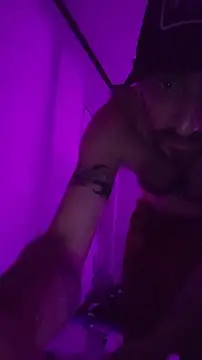 Bi_curious86: вебкам-шоу