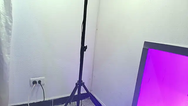 Nikki__uwu's Live XXX Chat