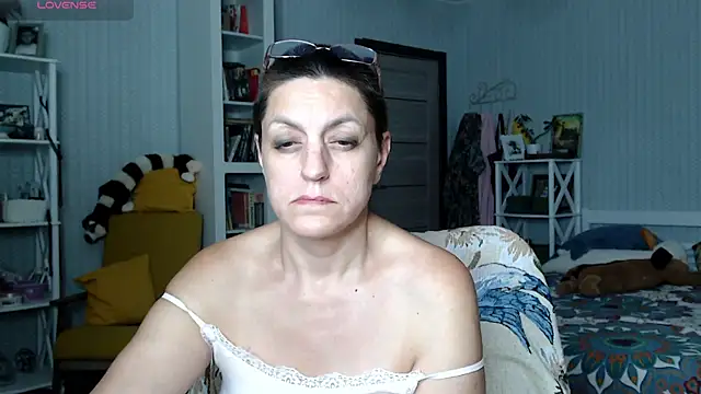 BloomingAllure live XXX chat