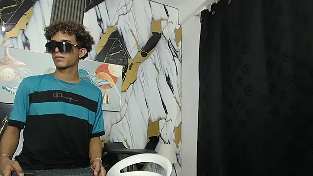 GOLDEN_2026's Live XXX Chat