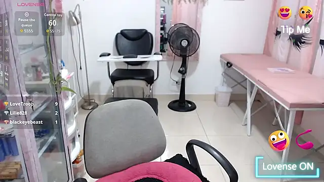 titsbiglovers élő XXX-chatje
