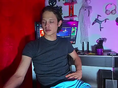 Show modela JuniorSkere1 na web-kameri