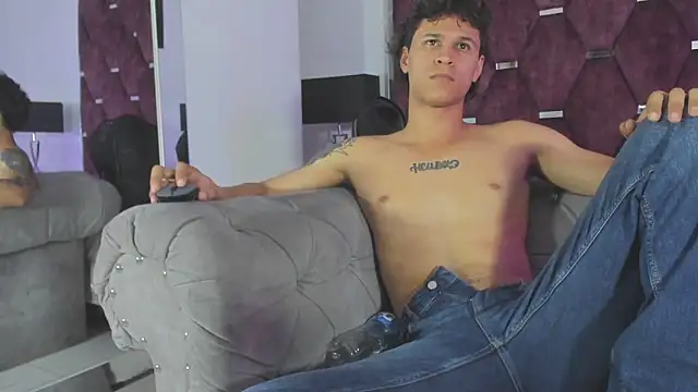 Show modela TonyBenedetti na web-kameri