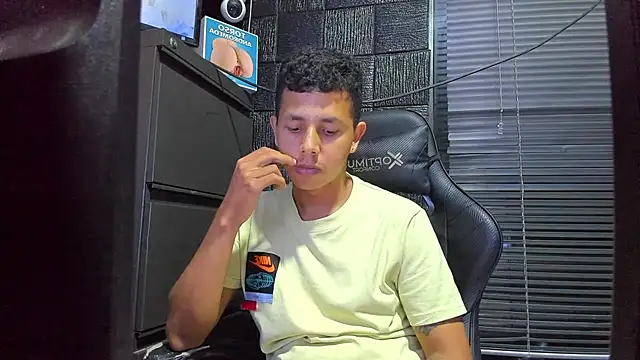 Chat XXX en directo de boy_bigcock24cm