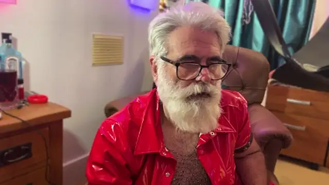 Chat +18 de Leatherbtm ao vivo